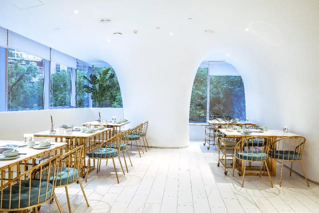 椰子鸡火锅店玻璃窗设计