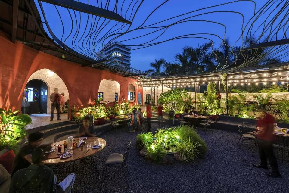 花园餐厅晚间空间效果